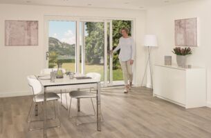 R Ehau slidingdr Woman2